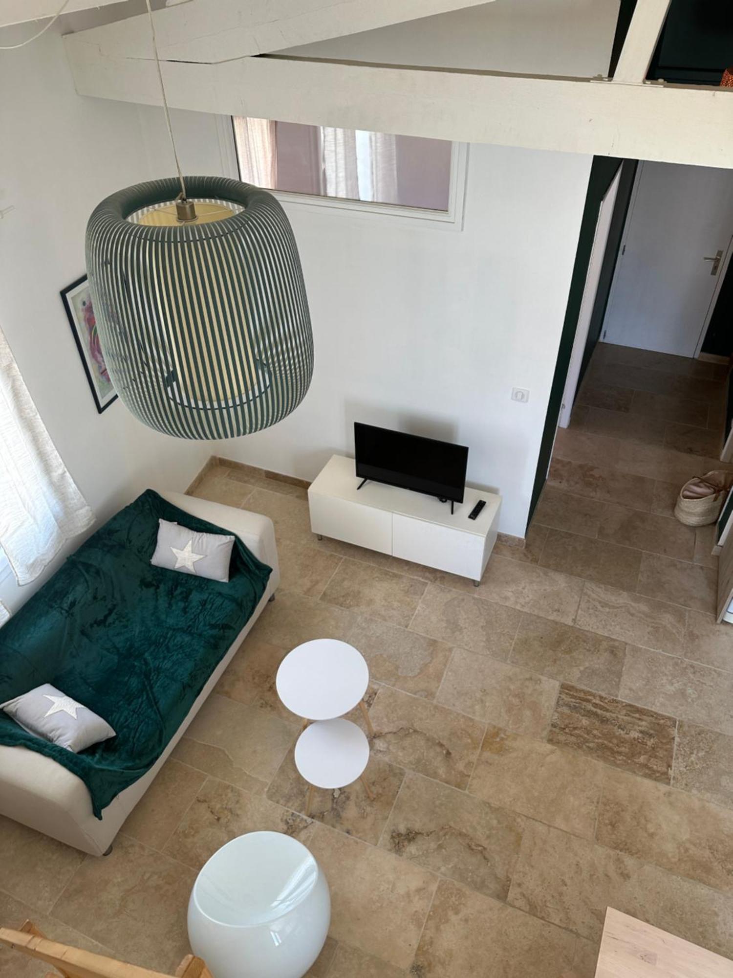 Appartement Avec Vue Sur L Eglise Des Saintes 外观 照片