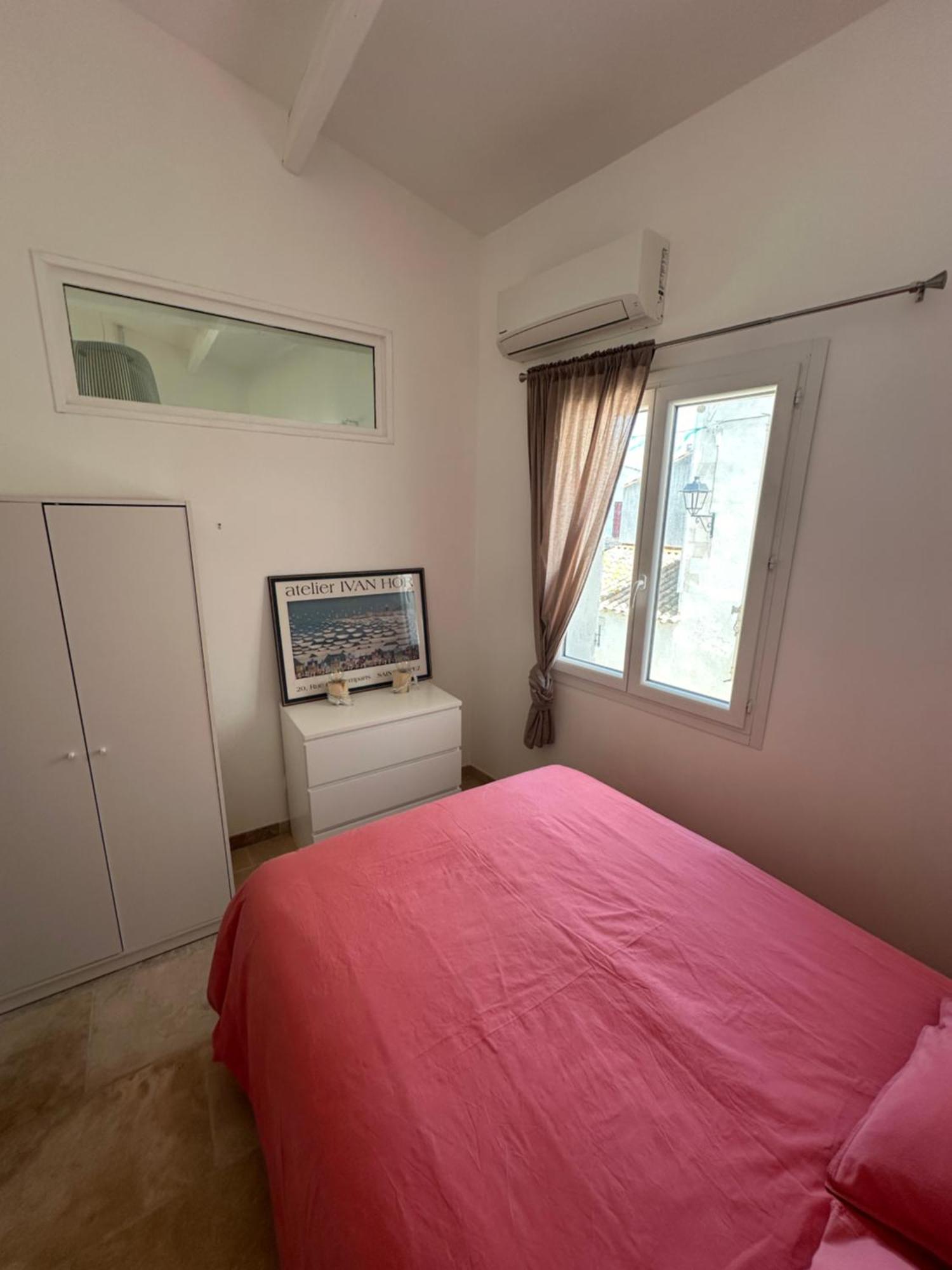 Appartement Avec Vue Sur L Eglise Des Saintes 外观 照片