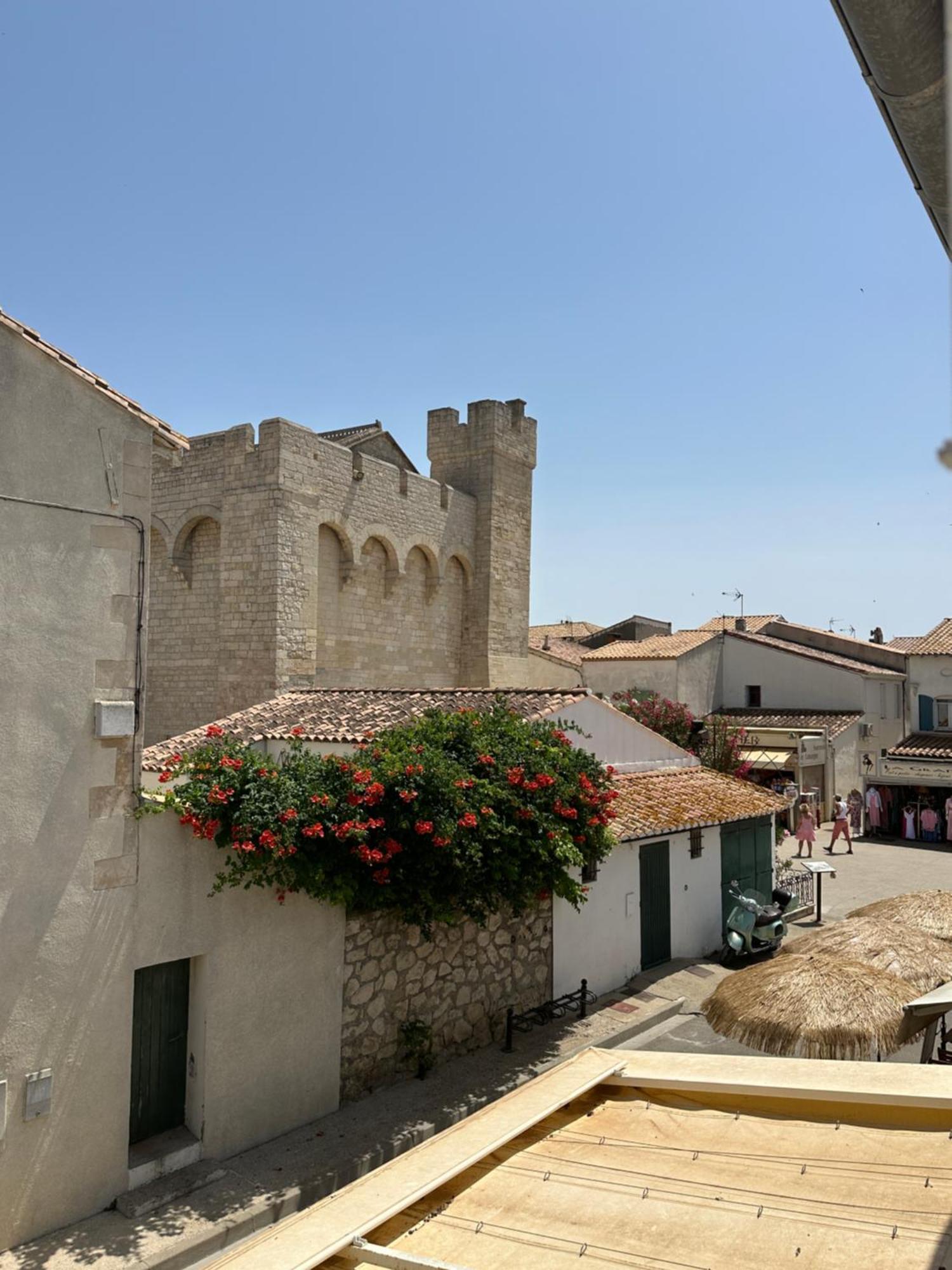 Appartement Avec Vue Sur L Eglise Des Saintes 外观 照片