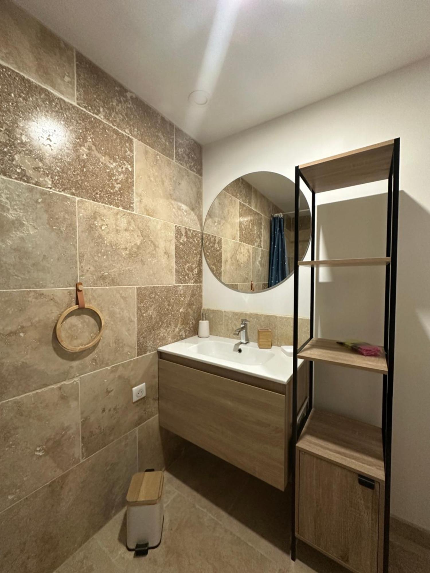 Appartement Avec Vue Sur L Eglise Des Saintes 外观 照片